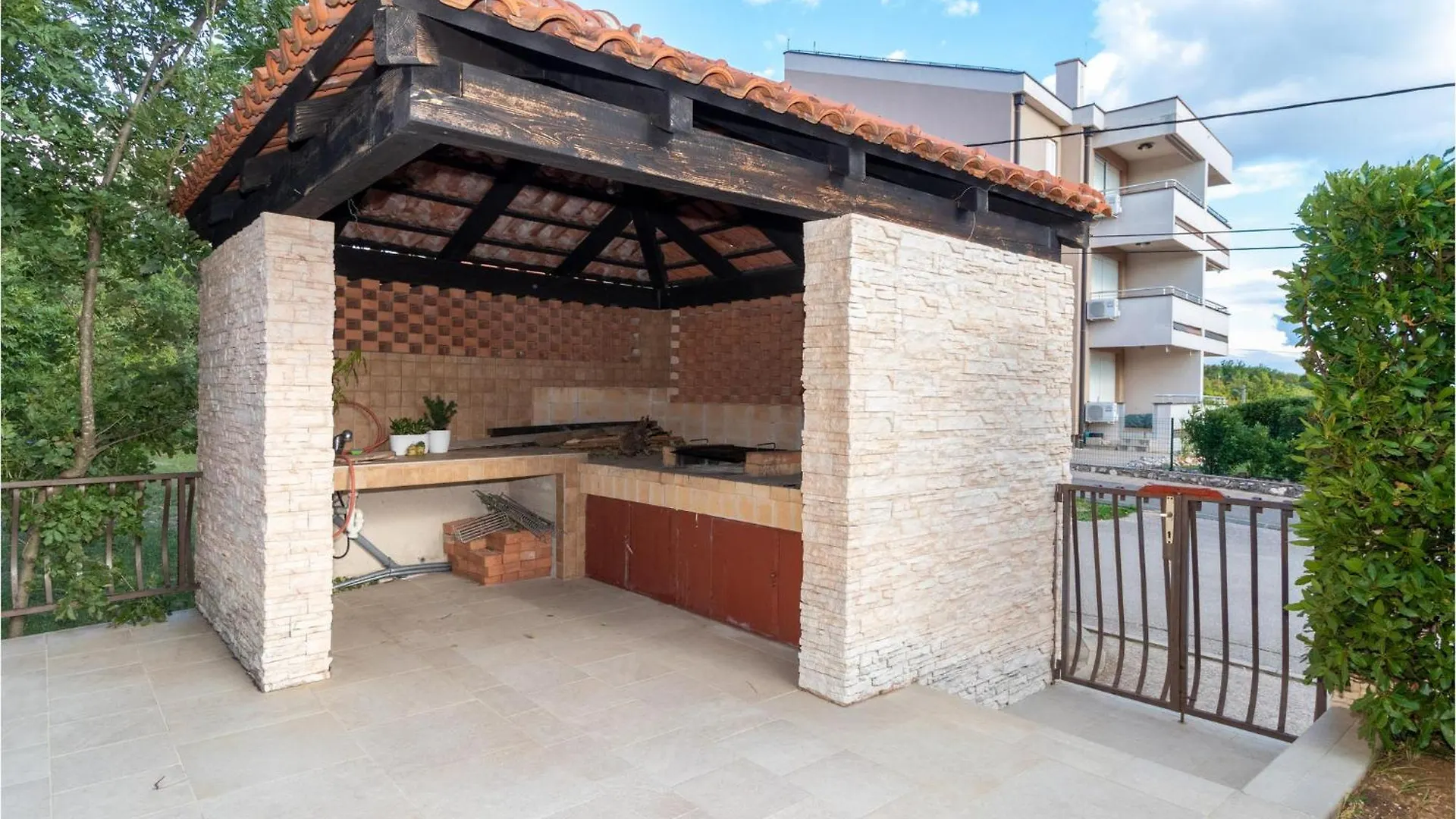 Nice Apartment In Jadranovo With Kitchen